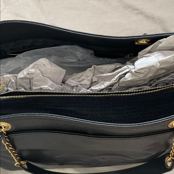 Elegant Black CC Leather Tote Bag - Picture 7 of 7